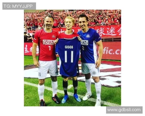 《从绿茵场到心动时刻：足球球星的浪漫爱情故事》